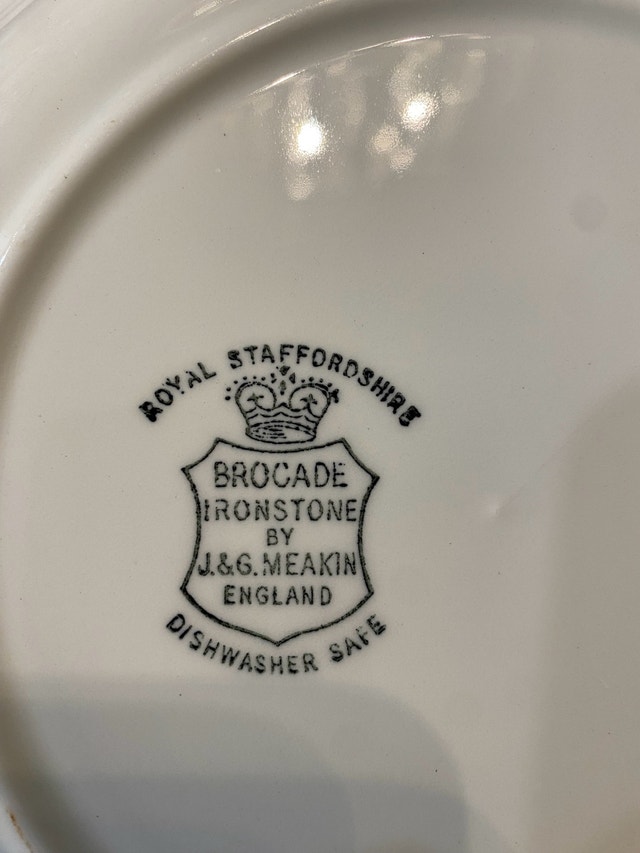 Royal Staffordshire Brocade Ironstone Dinnerware Set - photo 3