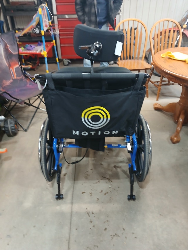 Barely used extra wide Tilt-in-Space Wheelchair - photo 5