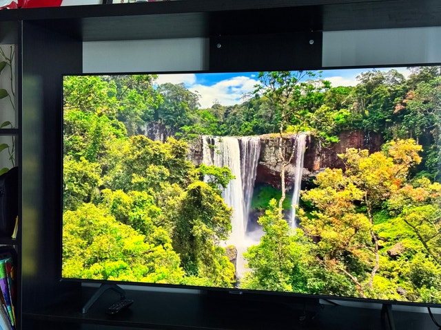 Samsung 55” 4K UHD Smart TV UN55TU7000F – Like New - photo 3