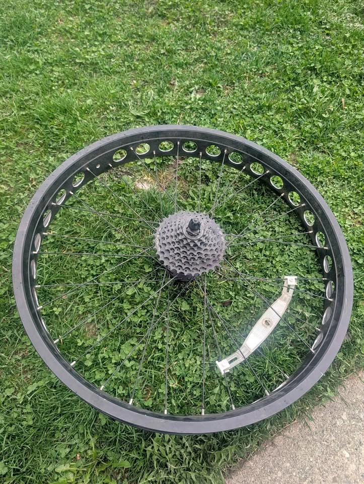 Fat wheel rim and cassette 26inch by 4inch wide