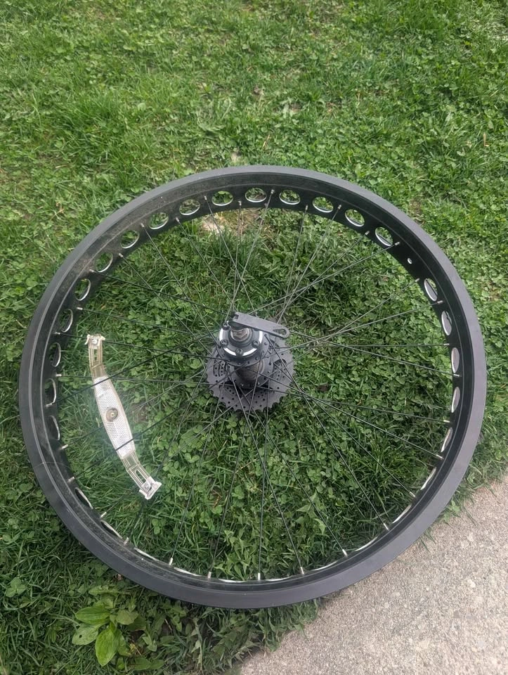 Fat wheel rim and cassette 26inch by 4inch wide - photo 2