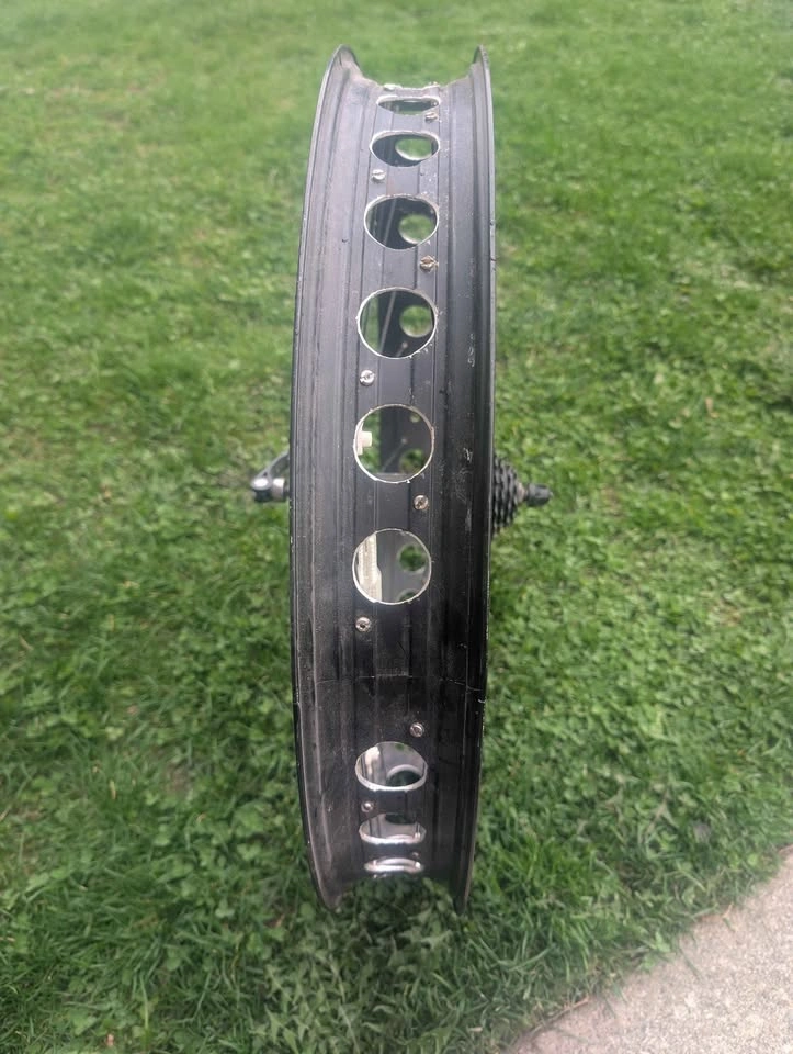 Fat wheel rim and cassette 26inch by 4inch wide - photo 3