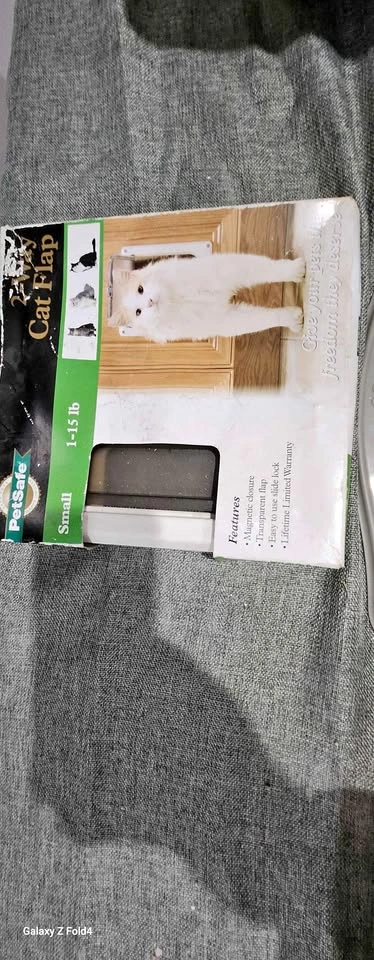 Cat flap 2 way