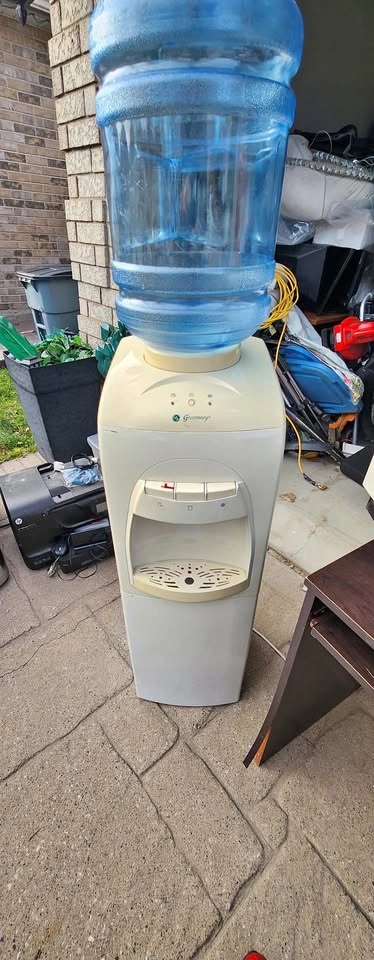 Water Dispenser with Small Fridge
