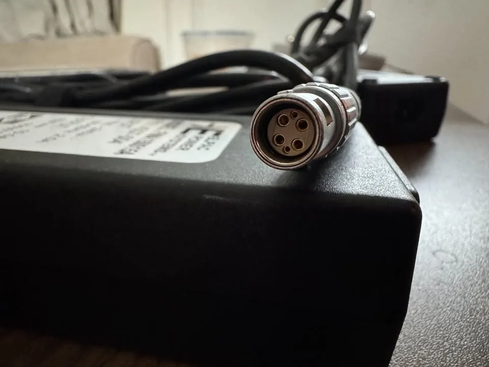 4-Pin LEMO Power Adapter for RED DSMC 1/2 Cameras - photo 2