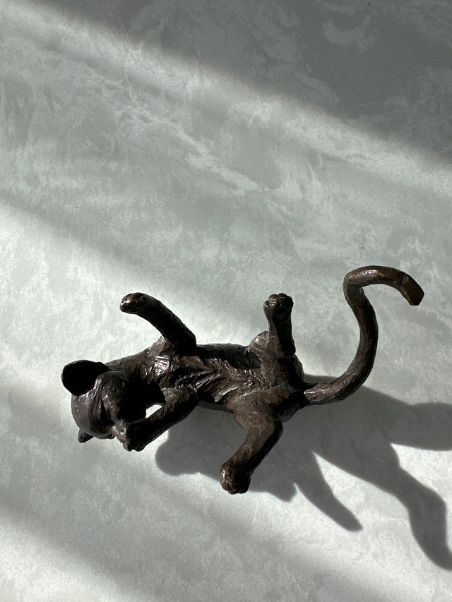 Solid Bronze Vintage Miniature Playing Cat Figurine - photo 3