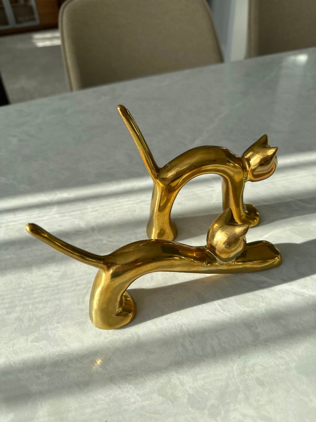 Solid brass. Vintage mid-century modern brass cat figurines. - photo 2
