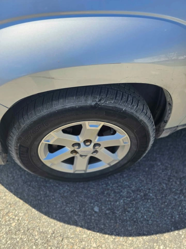 Silver GMC Acadia - photo 4