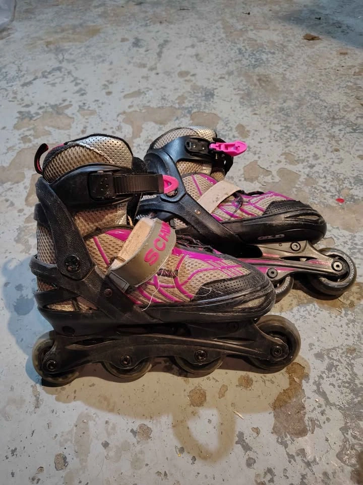 Girl's roller skates size 5-8 - photo 2