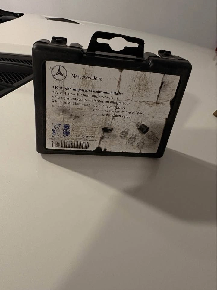 Mercedes-Benz Wheel Locks - photo 2