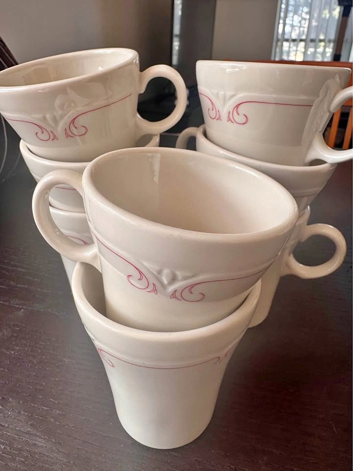 8 Set Piece Syracuse China Mugs (Vintage)