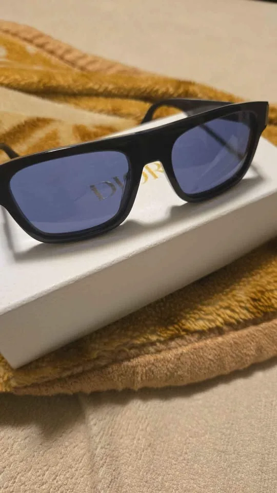 DIOR SUNGLASSES image indicator(2)
