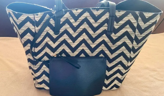 Liz Claiborne Tote Bag image indicator(2)