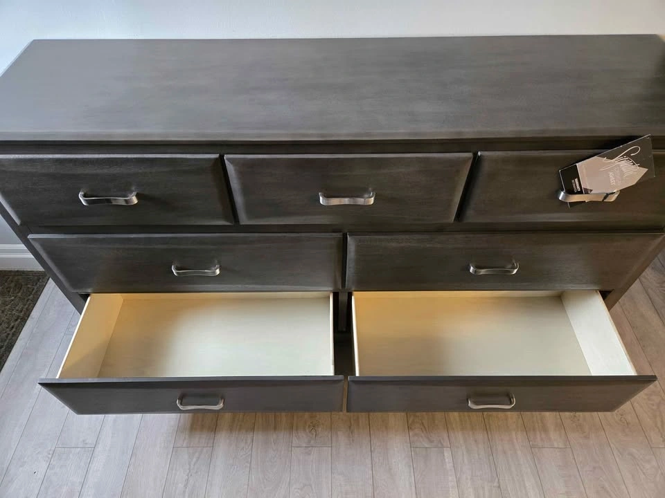 Signature Design by Ashley 7-Drawer Dresser - photo 4