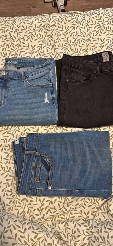 Size 10 (30) Jean Lot