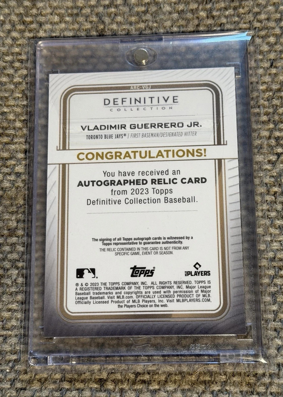 2023 Topps Definitive Vladimir Guerrero Jr. Patch Auto /30 - photo 2