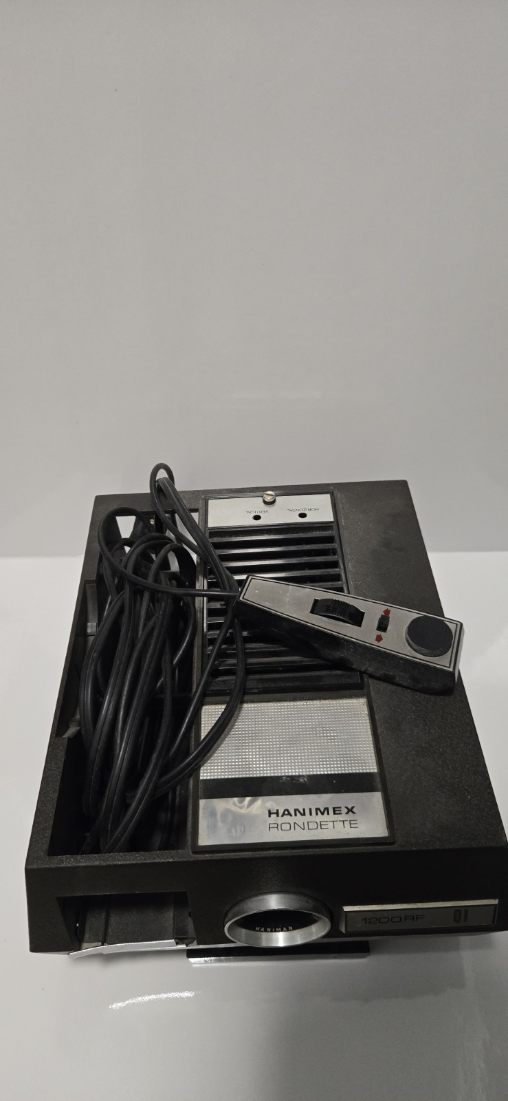 Hanimex Rondette 1200RF Slide Projector w/ Remote (Working)