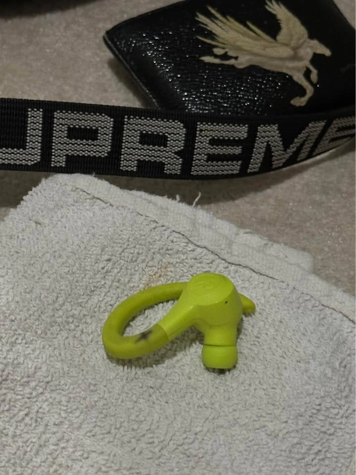 Found One Ear Green Wireless Earphone - photo 2