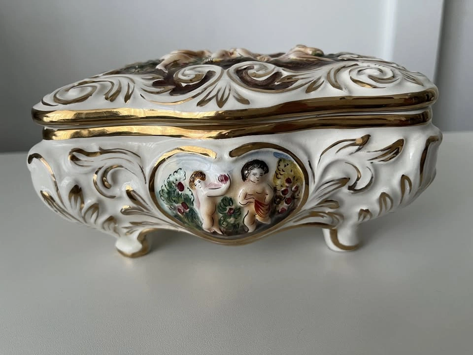 Crown Mark Capodimonte Trinket Box 7" Porcelain Italy - photo 2