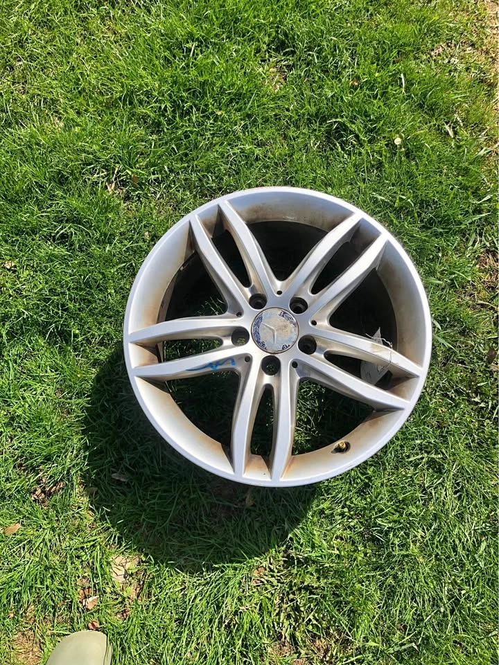 MERCEDES 17x8 1/2 RIM