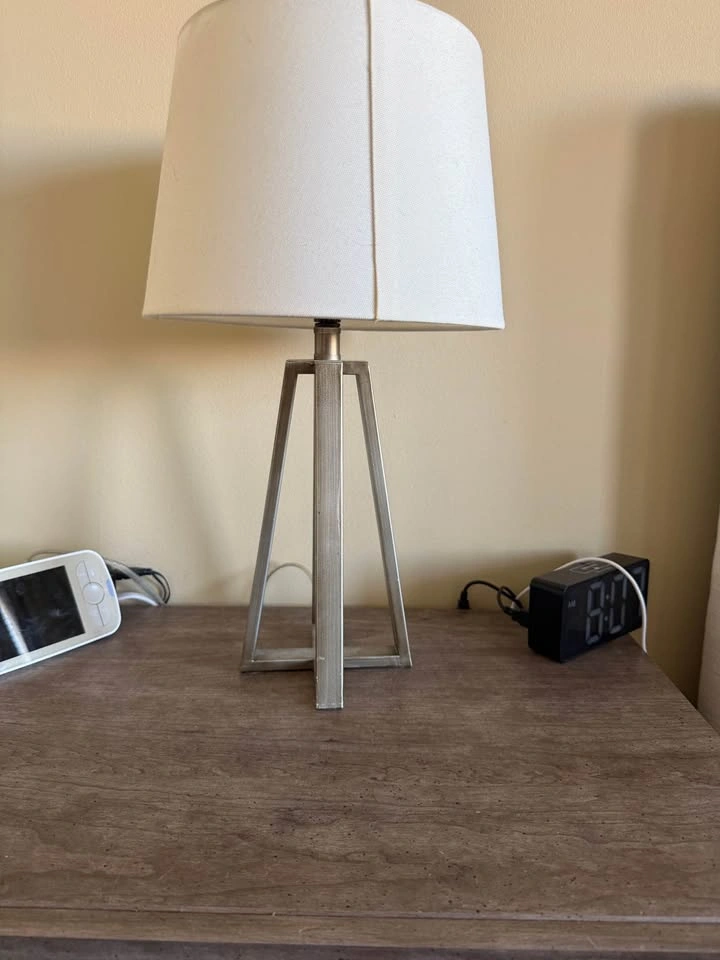 Set of 2 Modern Bedside Table Lamps – Great Condition - photo 2
