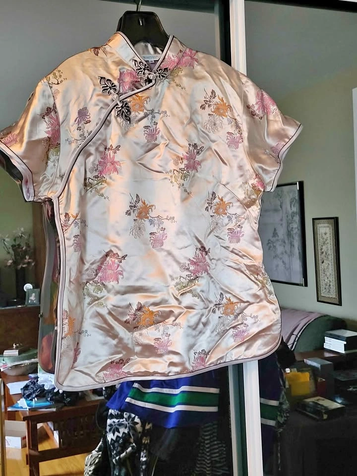 Traditional Chinese Cheongsam/Qipao Floral Blouse - Size 40