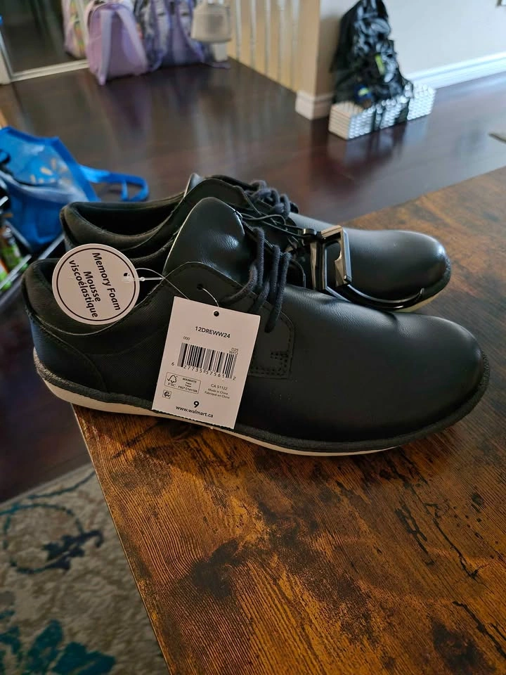Brand New Men's Black Sneakers Size 9 - photo 2