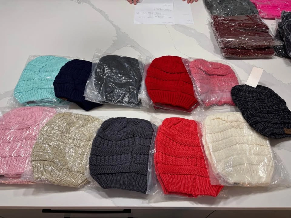 Hats and scarves - photo 4