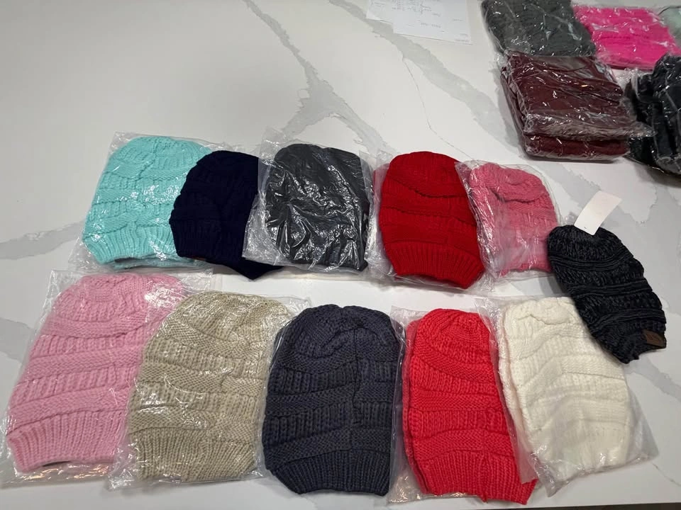 Hats and scarves - photo 5