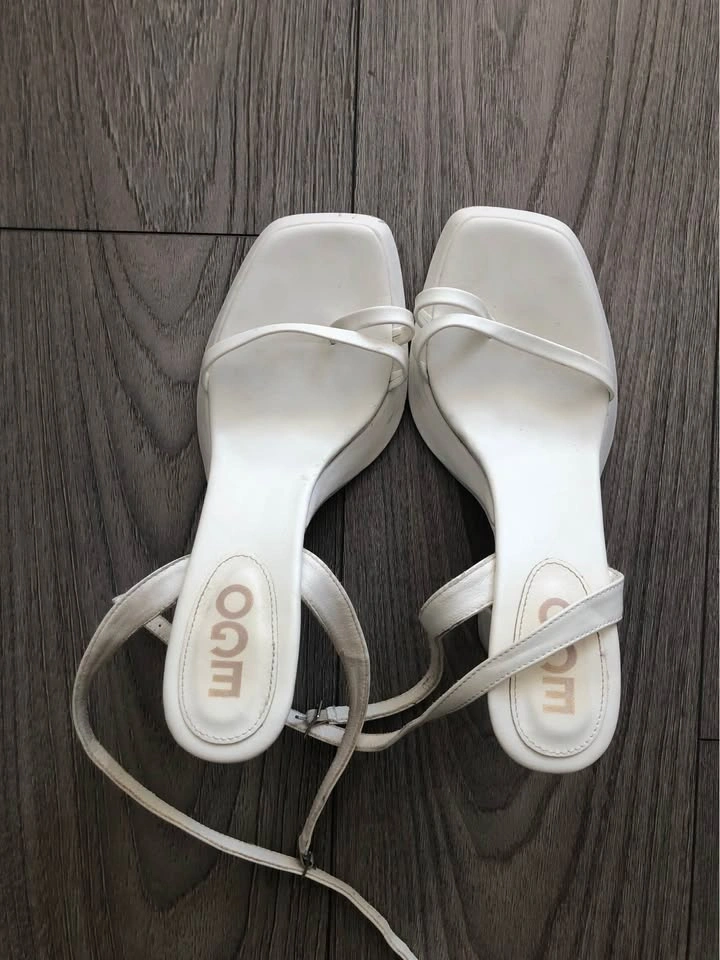 Super Cute EGO "Cicely" White Strappy Platform Heels. Size 9 - photo 2