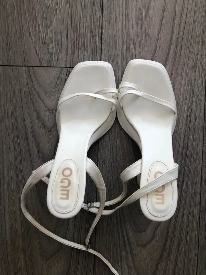 Super Cute EGO "Cicely" White Strappy Platform Heels. Size 9 - photo 2