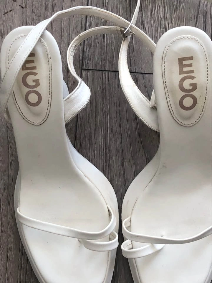 Super Cute EGO "Cicely" White Strappy Platform Heels. Size 9 - photo 4