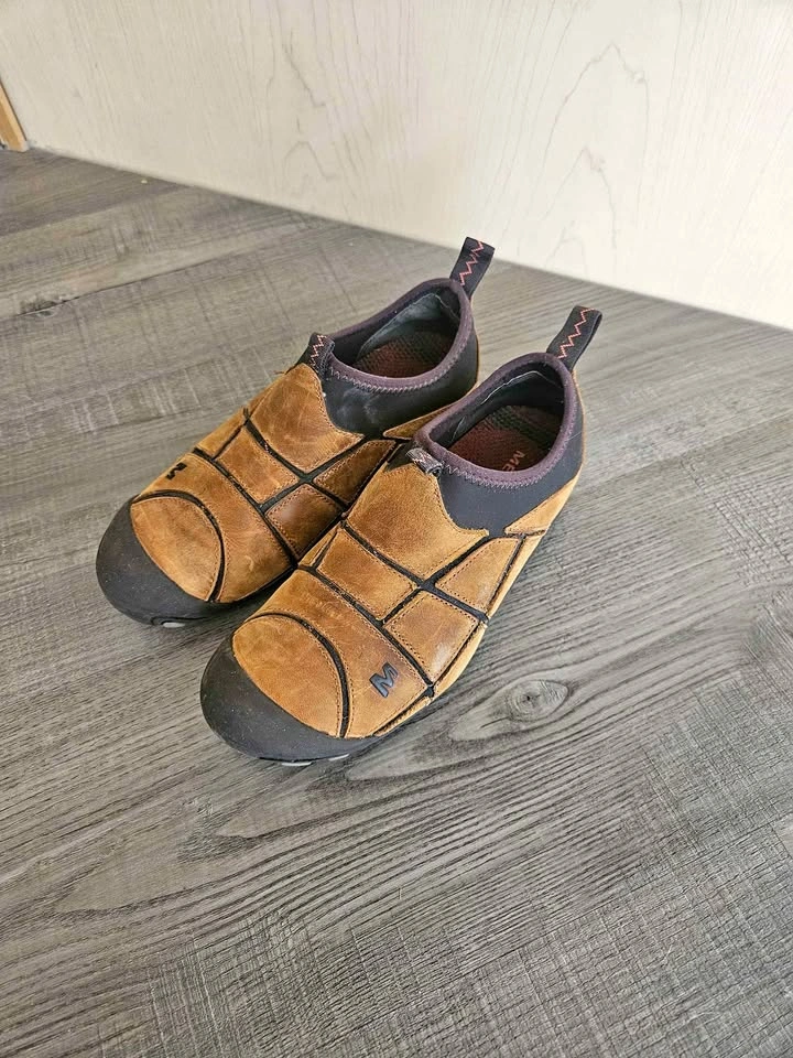 Merrell size 5 ladies shoes