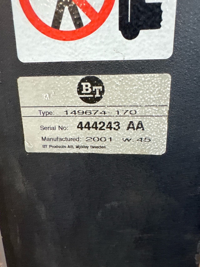 BT PalletPro M90004S24CHPA Pallet Jack - 2001 - photo 3