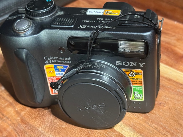 Sony DSC-S85 Digital Camera