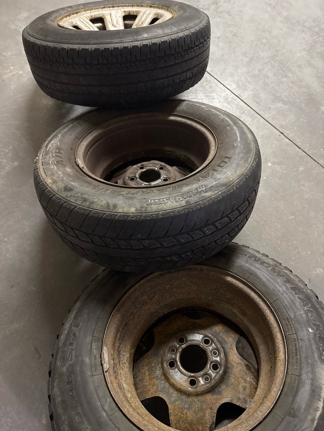 Tires P215/75R15 - photo 3
