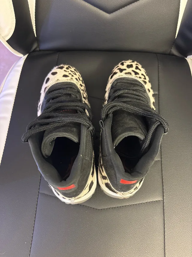 Air Jordan Size 7Y image indicator(2)