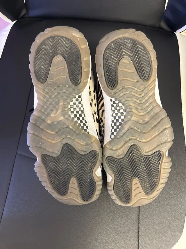 Air Jordan Size 7Y image indicator(4)