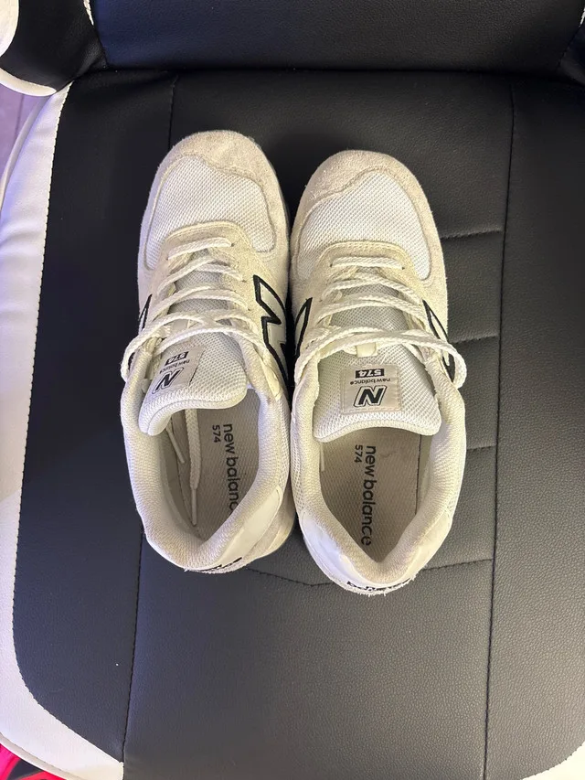 New Balance 574 White retro Size 6Y image indicator(2)