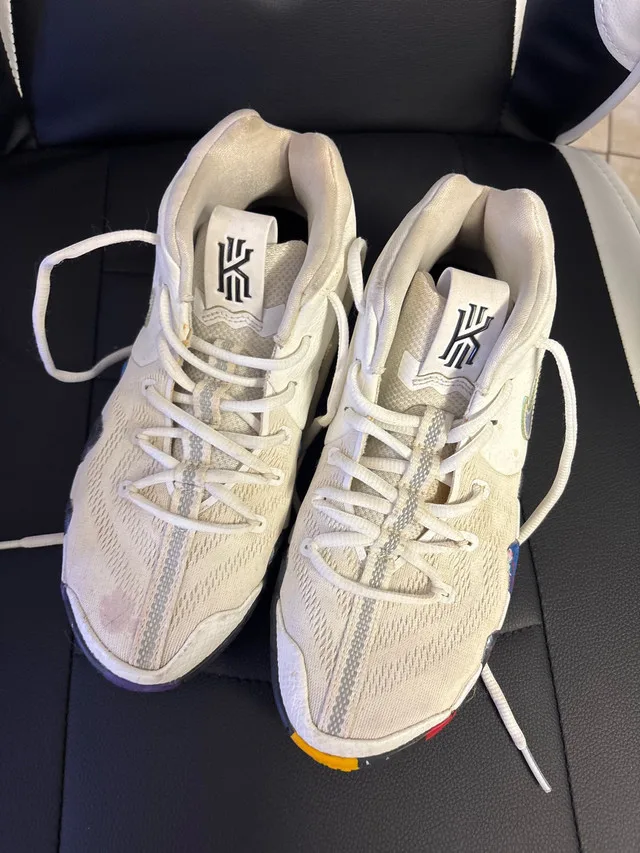 Nike Kyrie 4 NCAA Tournament 2018 Size 6Y thumbnail