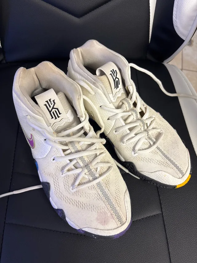 Nike Kyrie 4 NCAA Tournament 2018 Size 6Y image indicator(2)