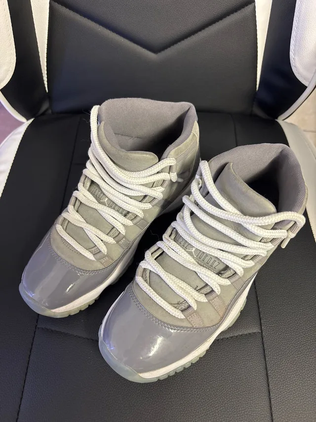 Jordan 11 high cool grey size 5Y thumbnail