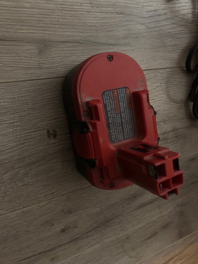 Bosch battery and charger PRICE NEGOTIABLE - photo 2