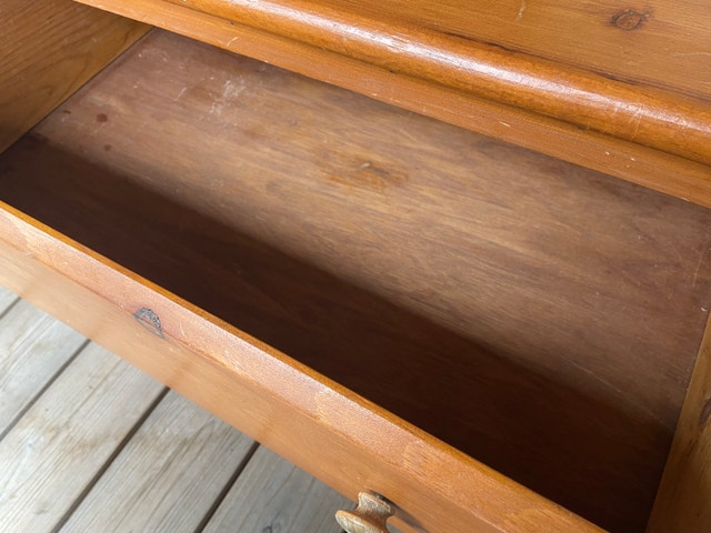 Solid Wood Coffee Table with Storage Drawer – Leslieville - photo 4