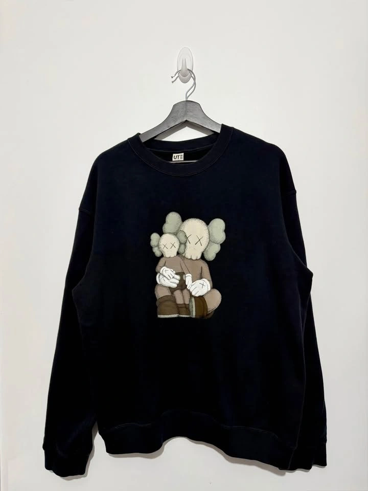 Uniqlo UT KAWS Sweatshirt - Size Large - photo 2