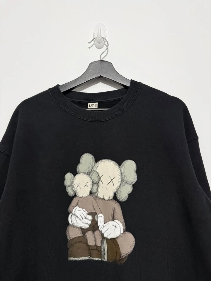 Uniqlo UT KAWS Sweatshirt - Size Large - photo 3