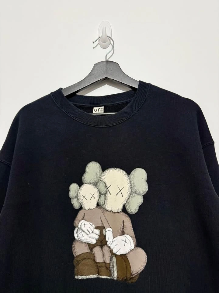 Uniqlo UT KAWS Sweatshirt - Size Large - photo 4
