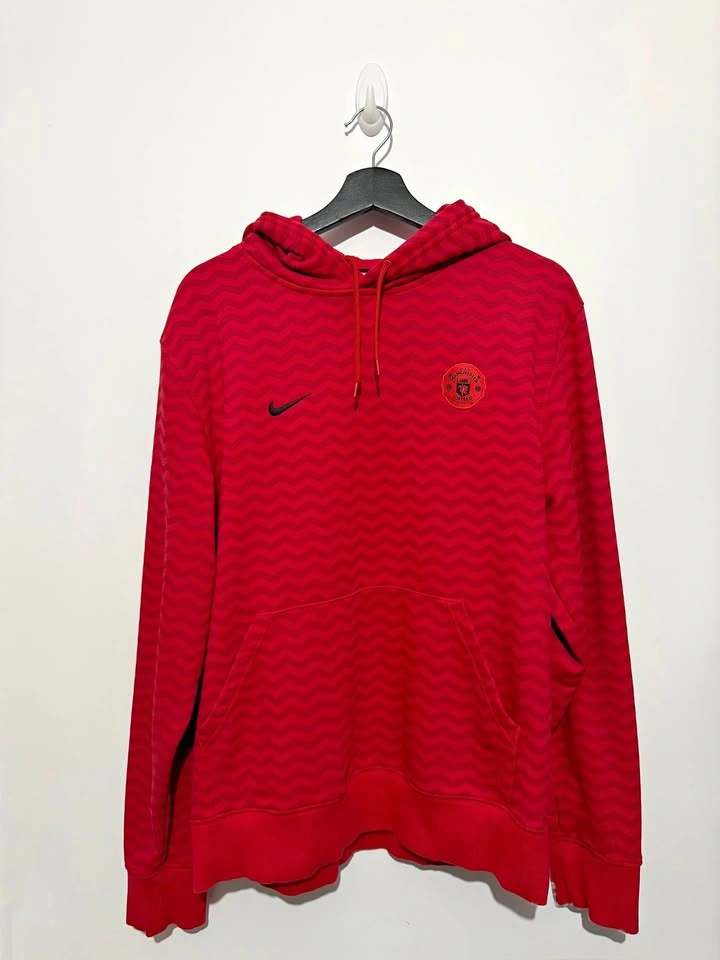 Nike Manchester United Red Chevron Hoodie Size Large