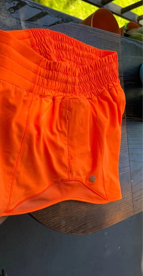 Lululemon Shorts Size 4 - photo 2