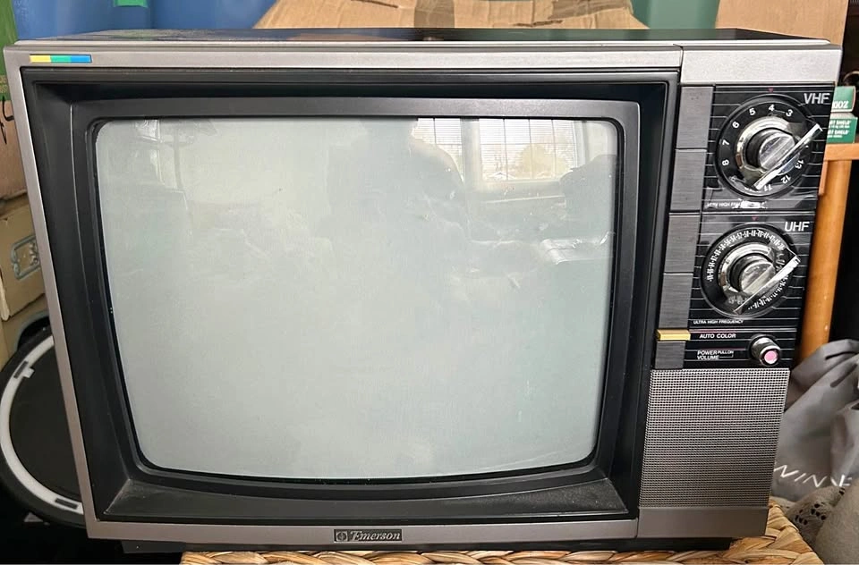 Vintage Emerson CRT TV - 1970s/80s Analog TV